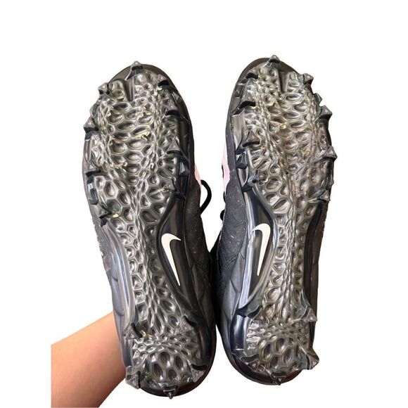 Nike Alpha Cleats Black and White - Picture 3 of 15